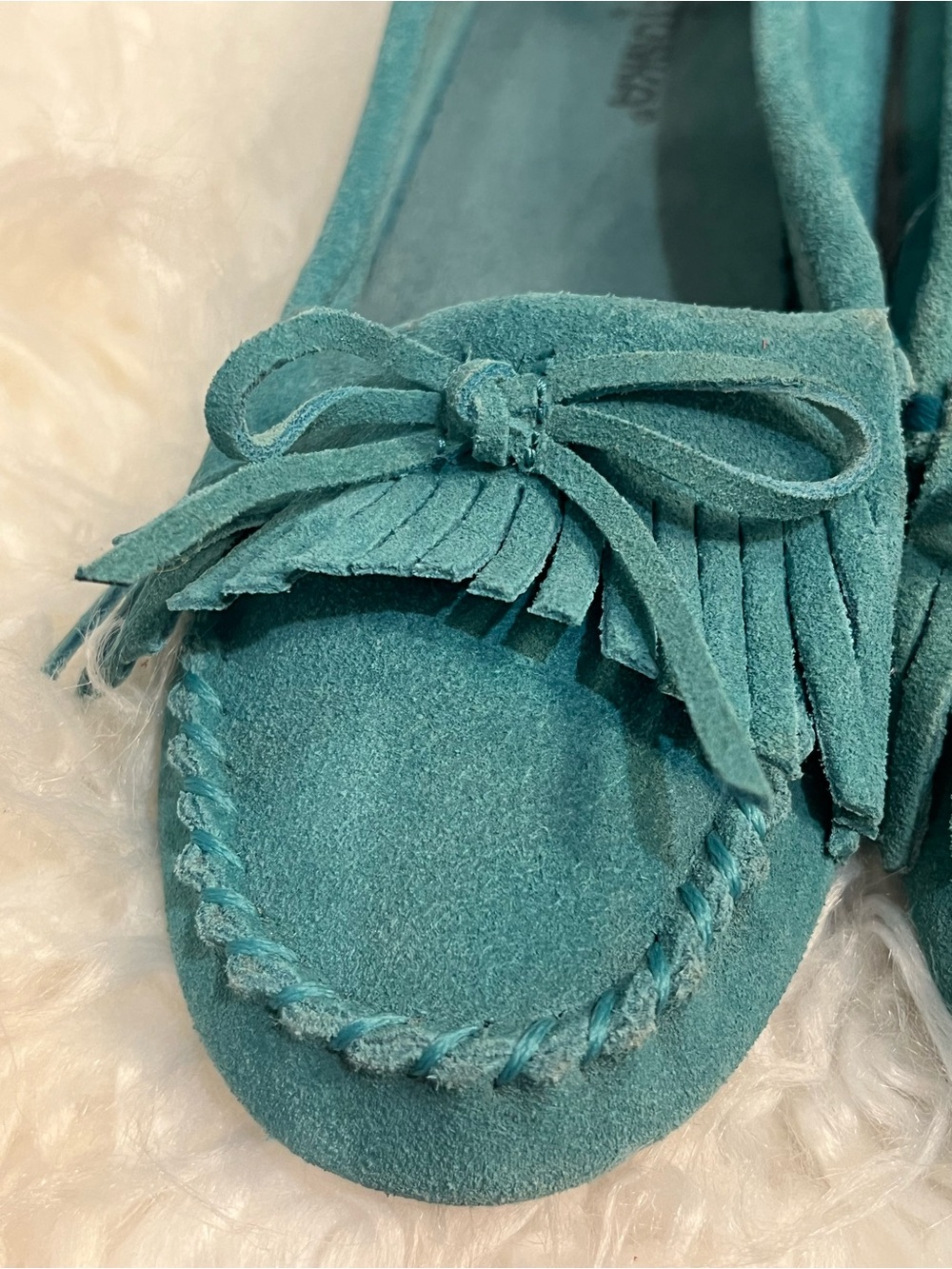 Minnetonka Kilty Moccasins Women 7.5 Turquoise Suede Hard Sole Fringe Loafers